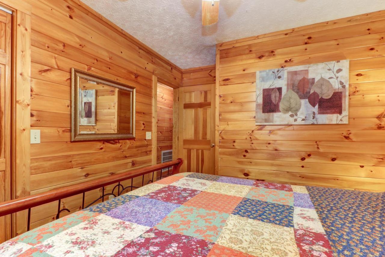 Friendly Bear Cabin Pigeon Forge Extérieur photo
